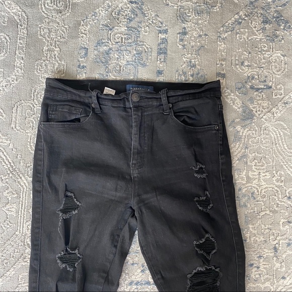 Black High-Rise Jegging Skinny Jeans - Picture 5 of 7